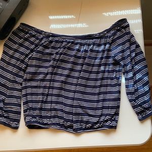 off the shoulder hollister long sleeve crop top